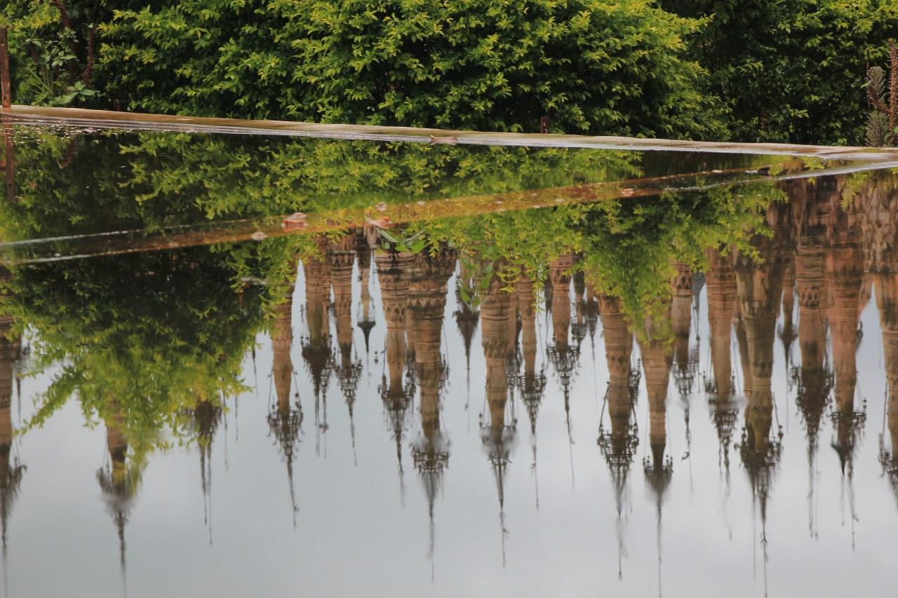 Mousson et jeu de miroir sur Kakku –&nbsp;Birmanie